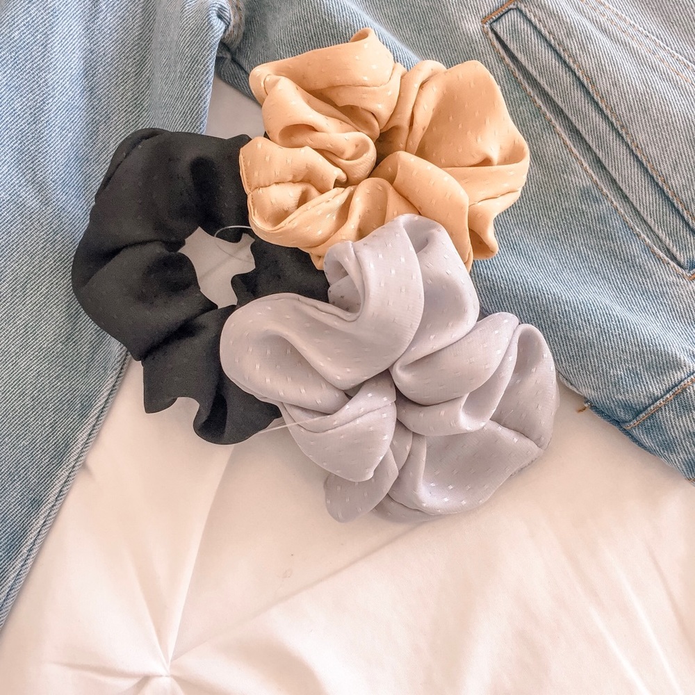 ❗️Last pack❗️NWT  Three Pack Hair Scrunchies - Picture 2 of 2